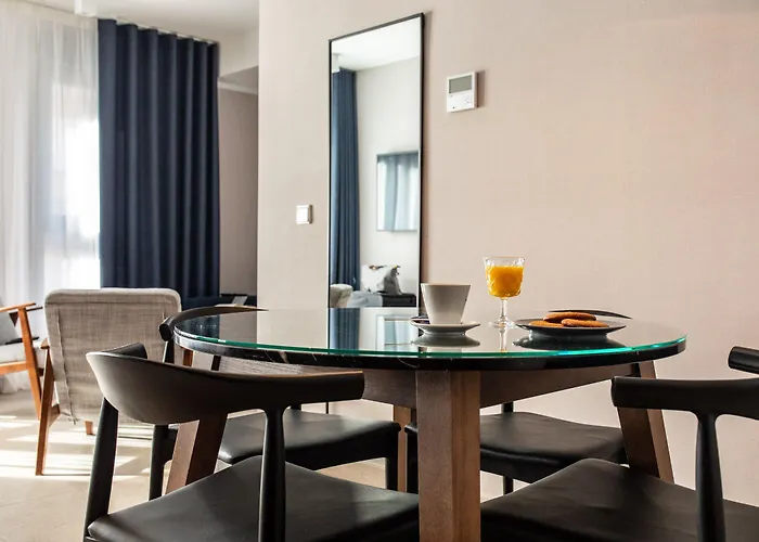 Ramirez Flats Aparthotel