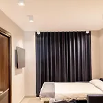Ramirez Flats شقة فندقية 4*