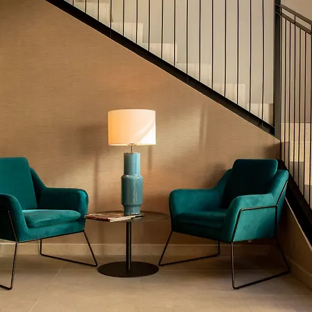 מלון דירות Ramirez Flats 4*