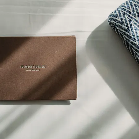 מלון דירות Ramirez Flats