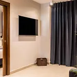 Ramirez Flats 4*