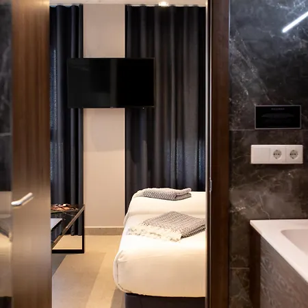 Ramirez Flats Aparthotel 4*