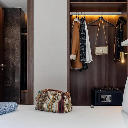 Ramirez Flats Valenza