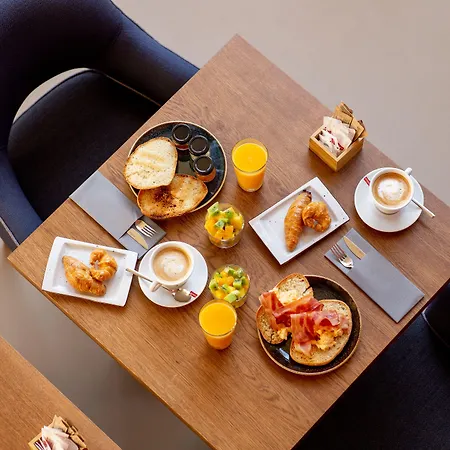 Ramirez Flats Valenza